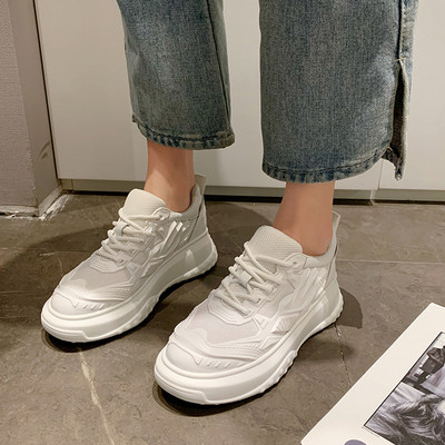 Modernas elpojošas kedas ar šņorēm