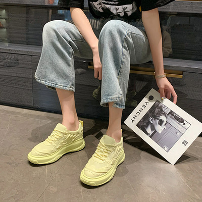 Modernas elpojošas kedas ar šņorēm