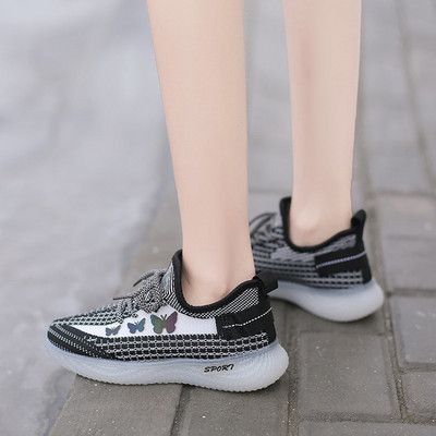 Sieviešu kedas ar aplikācijām un šņorēm