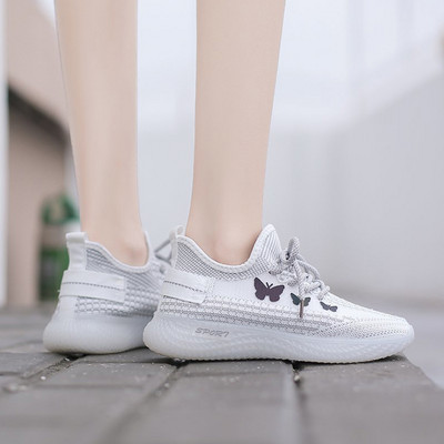 Sieviešu kedas ar aplikācijām un šņorēm