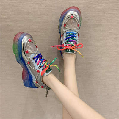 Model nou de adidasi de dama cu cravate colorate si broderie