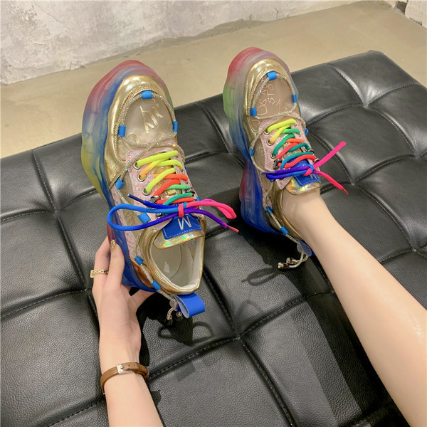 Model nou de adidasi de dama cu cravate colorate si broderie