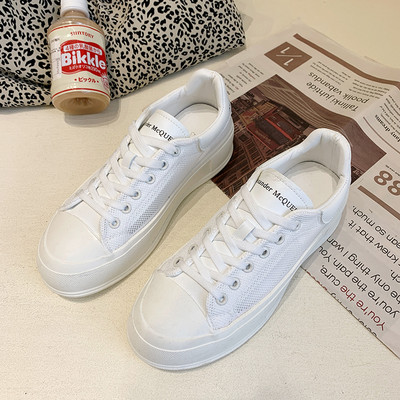 Tīkla sieviešu kedas ar plakanām zolēm un šņorēm