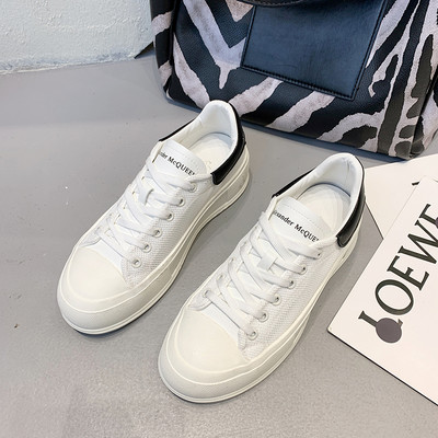 Tīkla sieviešu kedas ar plakanām zolēm un šņorēm