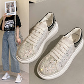 Sieviešu kedas ar plakanām zolēm un akmeņiem