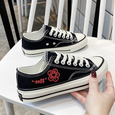 Ikdienas sieviešu kedas ar aplikāciju baltā un melnā krāsā