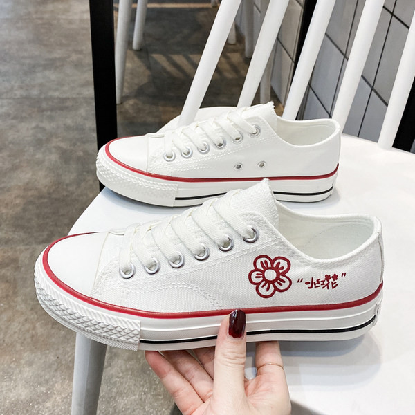 Ikdienas sieviešu kedas ar aplikāciju baltā un melnā krāsā