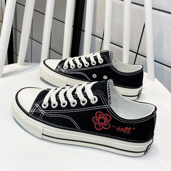 Ikdienas sieviešu kedas ar aplikāciju baltā un melnā krāsā