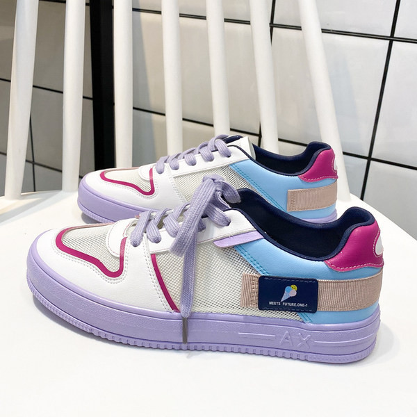 Jauns krāsainu sieviešu kedu modelis ar šņorēm un plakanu zoli