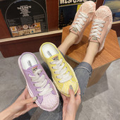 Ikdienas sieviešu kedas ar emblēmu un saitēm