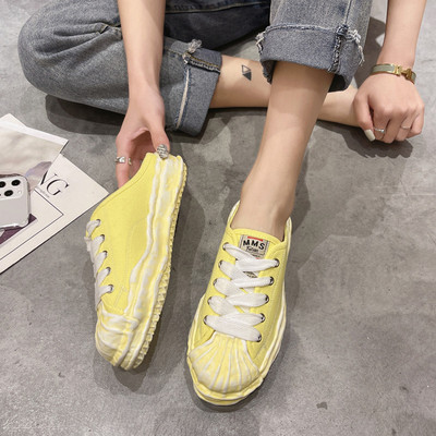 Ikdienas sieviešu kedas ar emblēmu un saitēm