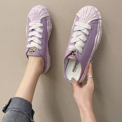 Ikdienas sieviešu kedas ar emblēmu un saitēm