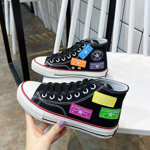 Model nou de adidași înalți de damă cu embleme - alb și negru