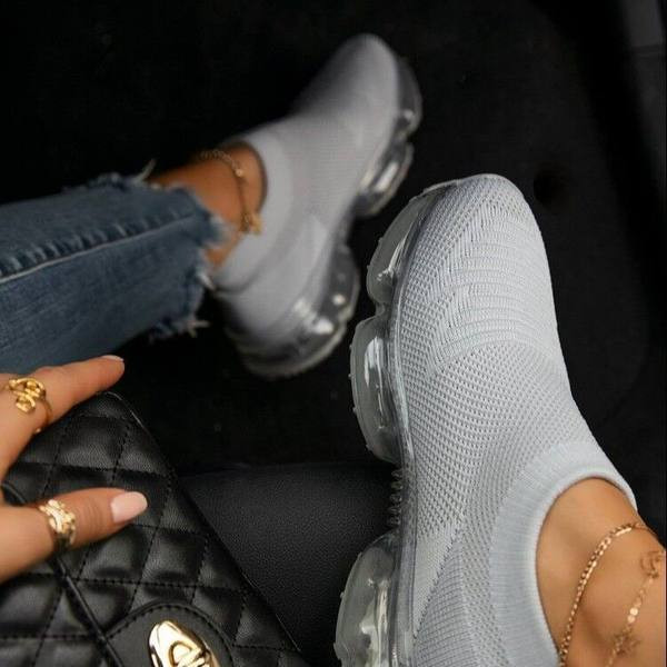 Adidași tip șosete din material textil, cu talpă aspră