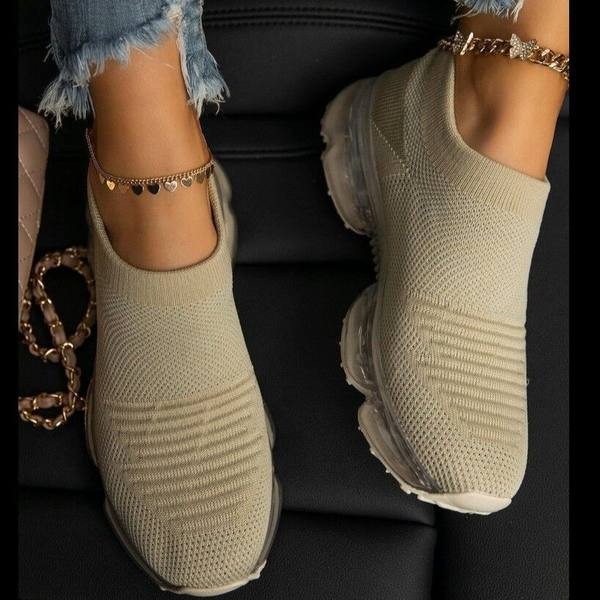 Adidași tip șosete din material textil, cu talpă aspră