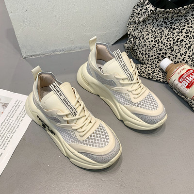 Elpojošas sieviešu kedas dekorētas ar akmeņiem