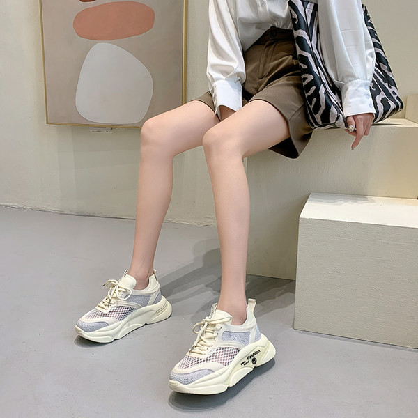 Elpojošas sieviešu kedas dekorētas ar akmeņiem