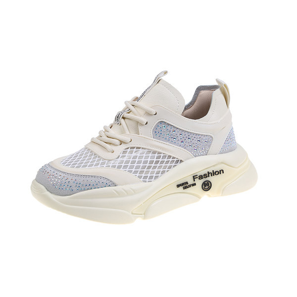 Elpojošas sieviešu kedas dekorētas ar akmeņiem