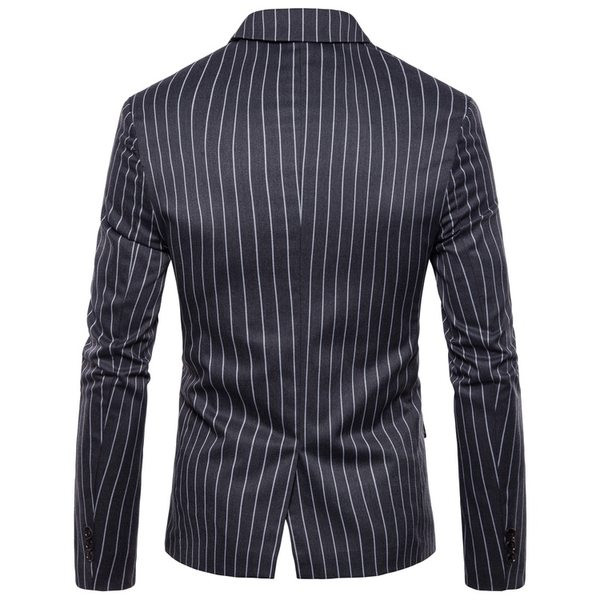 Moodne meeste triibuline pikkade varrukatega liibuv mudel