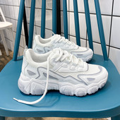 Sporta-gadījuma sieviešu kedas - ar raupju zoli un šņorēm