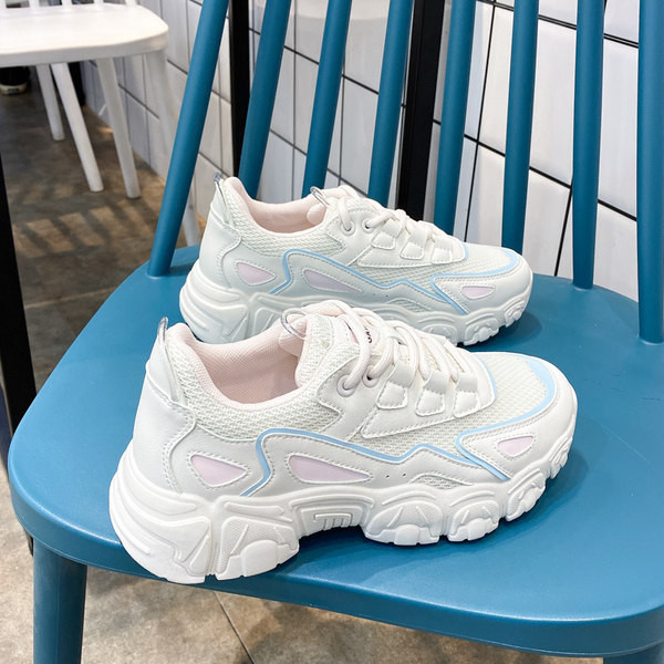 Sporta-gadījuma sieviešu kedas - ar raupju zoli un šņorēm