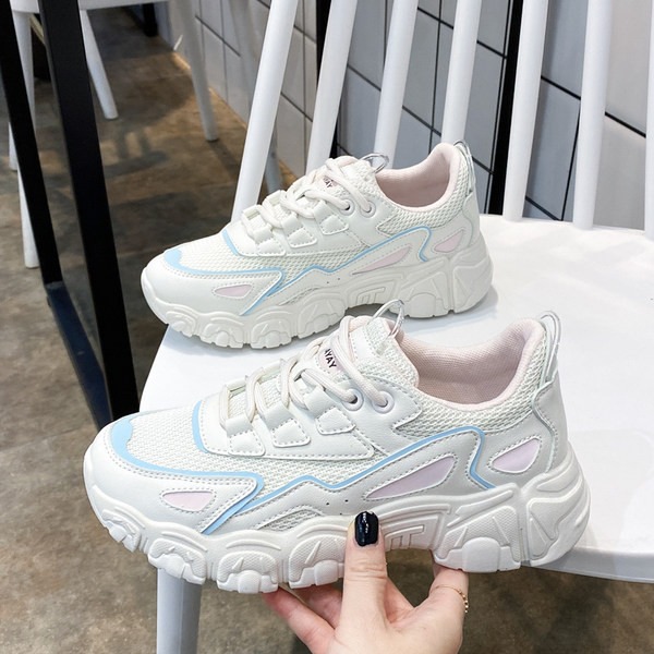 Sporta-gadījuma sieviešu kedas - ar raupju zoli un šņorēm