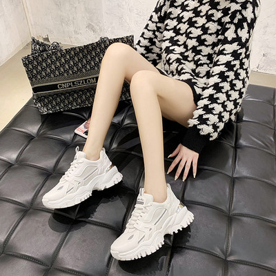 Sieviešu ikdienas kedas ar augstām zolēm un emblēmu