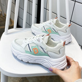 Jauns sieviešu kedu modelis ar raupju zoli - trīs krāsās