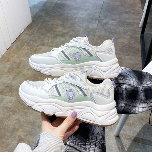 Jauns sieviešu kedu modelis ar raupju zoli - trīs krāsās