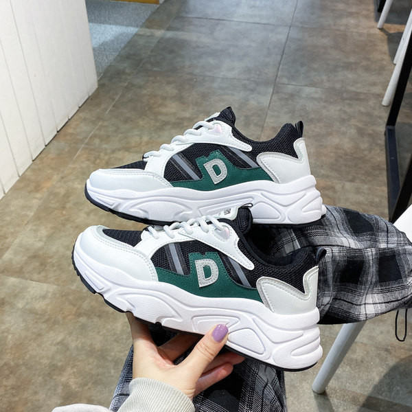 Jauns sieviešu kedu modelis ar raupju zoli - trīs krāsās