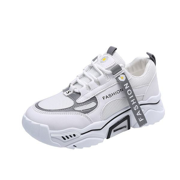 Sieviešu kedas ar augstām zolēm un uzrakstu baltā krāsā