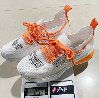 Ikdienas tekstila kedas, dekorētas ar akmeņiem