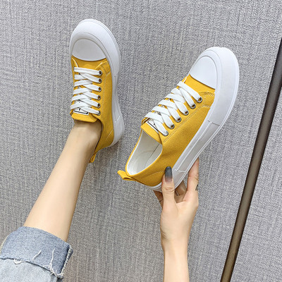 Sieviešu audekla kedas ar mežģīnēm un plakanu zoli - vairākās krāsās