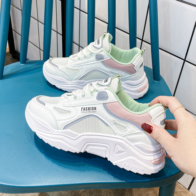 Sieviešu kedas ar plakanu zoli vai raupju zoli - divi modeļi