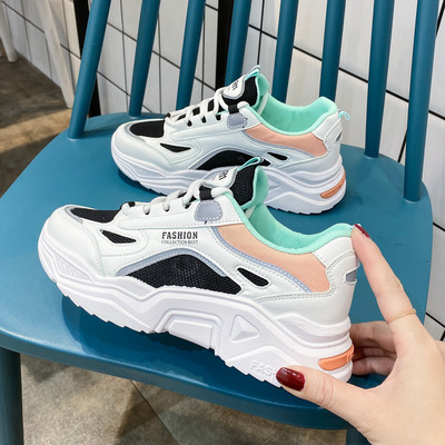 Sieviešu kedas ar plakanu zoli vai raupju zoli - divi modeļi