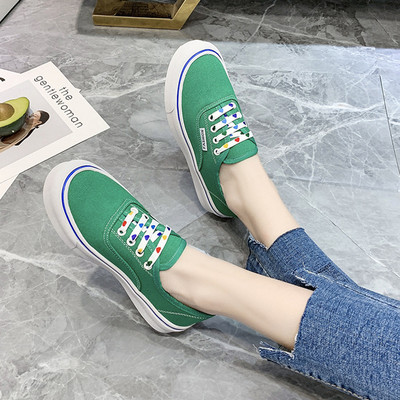 Audekla sieviešu kedas ar krāsainām saitēm