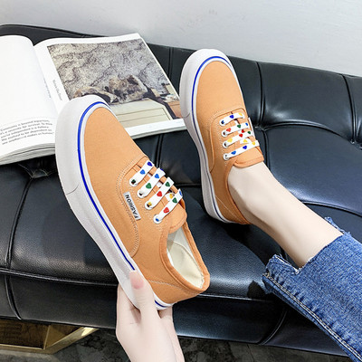 Audekla sieviešu kedas ar krāsainām saitēm