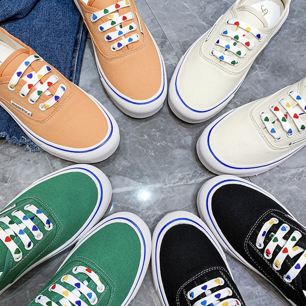 Audekla sieviešu kedas ar krāsainām saitēm