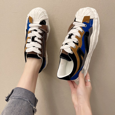 Model nou de adidași de damă cu talpă plată - în trei culori