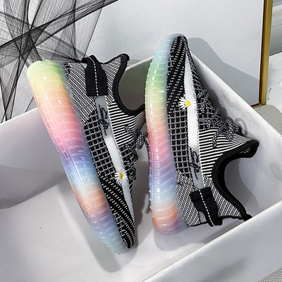 Pavasara-vasaras tekstila kedas zaigojošās krāsās