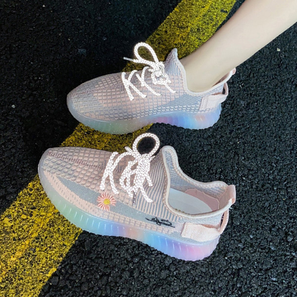 Pavasara-vasaras tekstila kedas zaigojošās krāsās