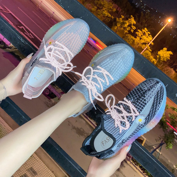 Pavasara-vasaras tekstila kedas zaigojošās krāsās