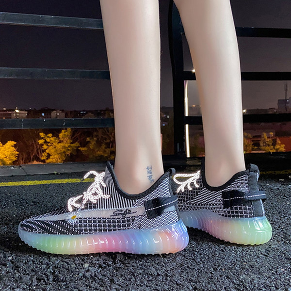 Pavasara-vasaras tekstila kedas zaigojošās krāsās