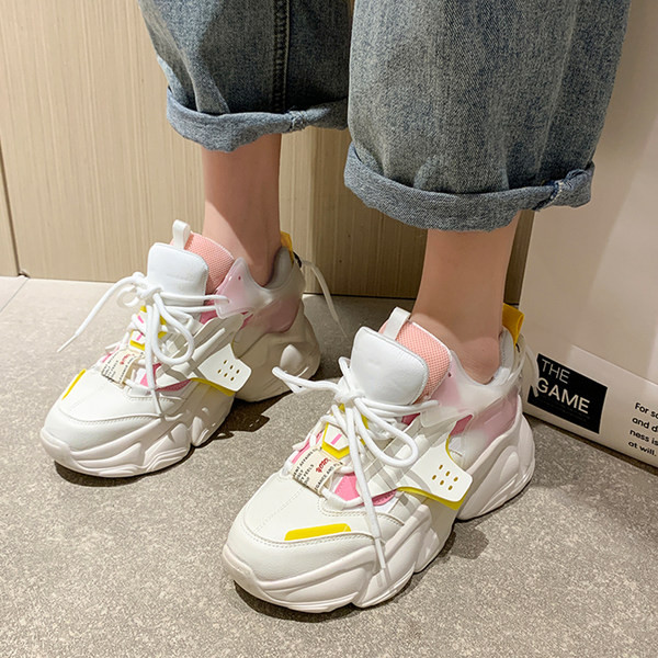 Jauns atsperu kedu modelis ar raupju zoli