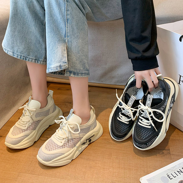 Sieviešu ikdienas kedas ar sietu un akmeņiem