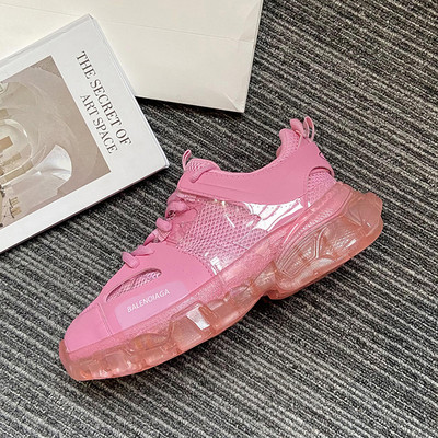 Krāsainas sieviešu kedas ar mežģīnēm un sietu