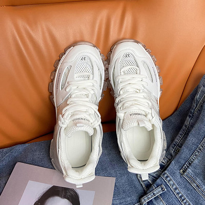 Krāsainas sieviešu kedas ar mežģīnēm un sietu