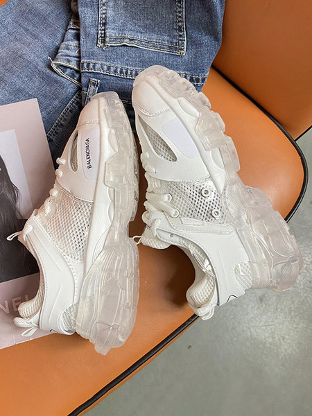 Krāsainas sieviešu kedas ar mežģīnēm un sietu