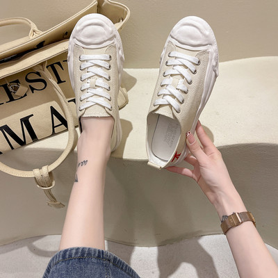 Audekla sieviešu kedas ar aplikāciju