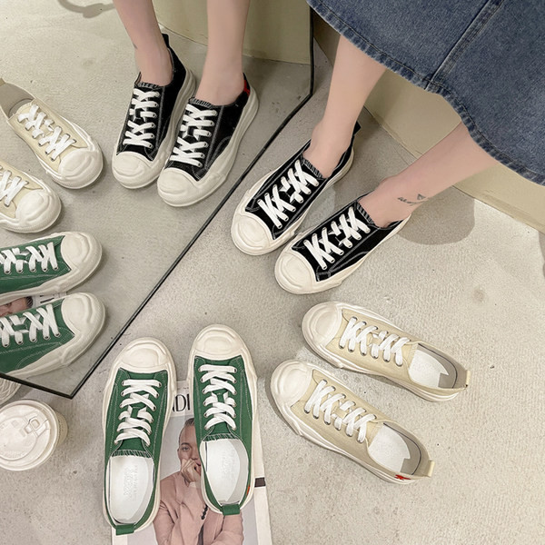 Audekla sieviešu kedas ar aplikāciju